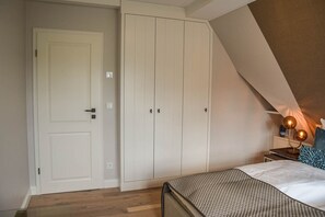 3 habitaciones, caja de seguridad en la habitación y escritorio 
