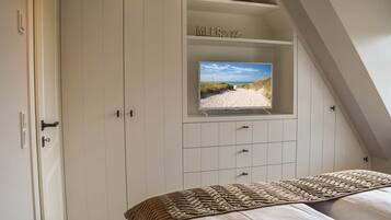 4 Schlafzimmer, Zimmersafe, Bügeleisen/Bügelbrett, WLAN