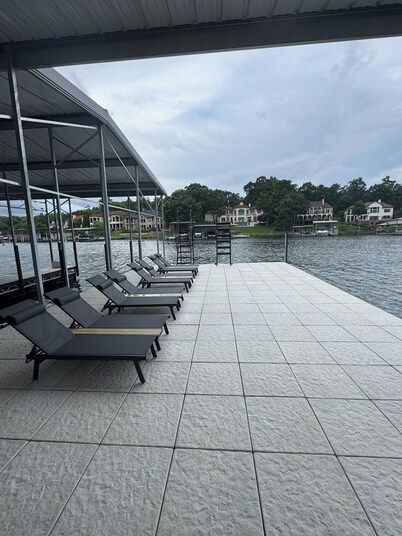 Brand New Lavish 6 bedroom Lake House with Pool and Dock in Luxurious Porta Cima