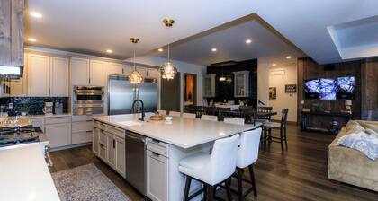 Brand New Lavish 6 bedroom Lake House with Pool and Dock in Luxurious Porta Cima