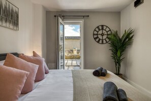 1 bedroom, iron/ironing board, travel cot, free WiFi