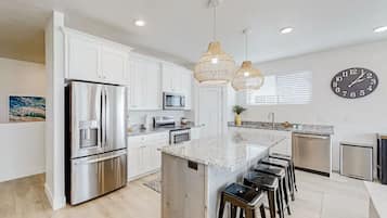 Deluxe Cabin, 6 Bedrooms, Mountain View | Private kitchen | Full-sized fridge, microwave, oven, stovetop