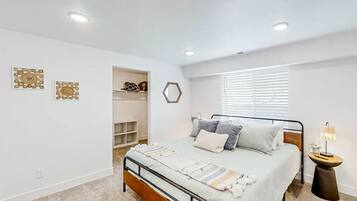 Cabaña Deluxe, 6 habitaciones, vista a la montaña | 6 habitaciones, tabla de planchar con plancha y wifi gratis