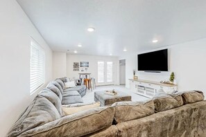 Deluxe Cabin, 6 Bedrooms, Mountain View | Living area | Toys - Bear Lake Haus by Cloud Dream Homes (Garden City)