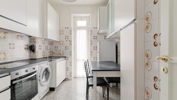 Kühlschrank, Mikrowelle, Ofen