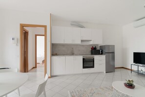 Interior - GuestHost - Cosy 60sqm flat with a private garden of 8sqm that can accommodate up to 4 people, located on the ground floor of a building with lift.The flat is only 500m from the Parco Nord, the largest green area in Milan!At 500m there is also the ‘Bru (Milano)