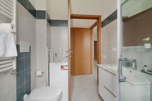 Shower, bidet - GuestHost - Cosy 60sqm flat with a private garden of 8sqm that can accommodate up to 4 people, located on the ground floor of a building with lift.The flat is only 500m from the Parco Nord, the largest green area in Milan!At 500m there is also the ‘Bru (Milano)