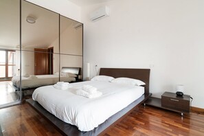 1 habitación, tabla de planchar con plancha y wifi 