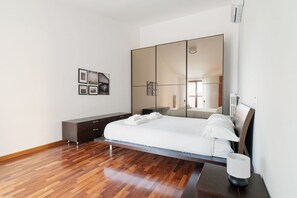 1 dormitori, planxa i posts de planxar i wifi 