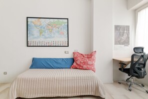 2 bedrooms, iron/ironing board, WiFi