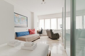 2 bedrooms, iron/ironing board, WiFi