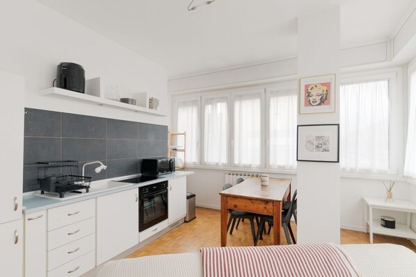 2 bedrooms, iron/ironing board, WiFi