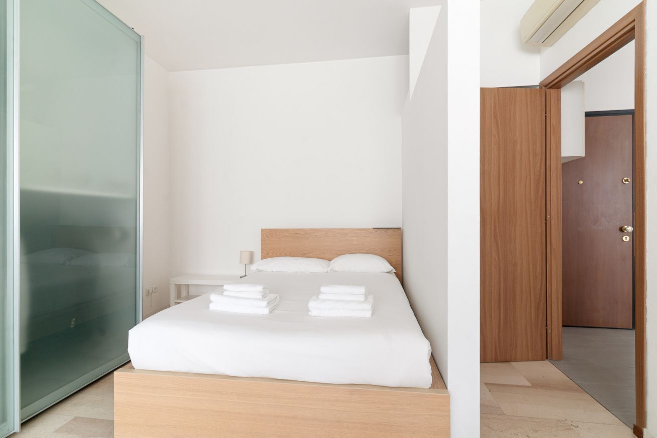 2 bedrooms, iron/ironing board, WiFi
