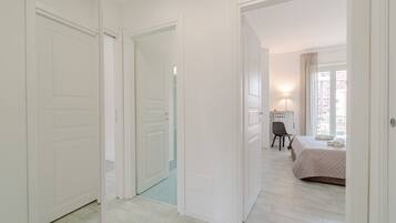 2 habitaciones, tabla de planchar con plancha y ropa de cama