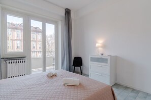 2 bedrooms, iron/ironing board, bed sheets