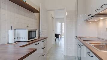 Micro-ondes, four, plaque de cuisson, lave-vaisselle
