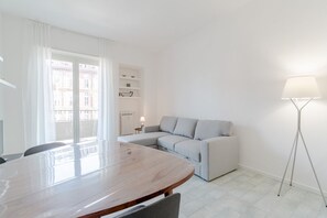 TV - Charming apartment of about 85 square meters, able to accommodate up to 6 people, located on the second floor of a building with a lift (a few steps to access it).The property is located in a residential area, quiet and well-stocked with all services. It (Torino)
