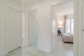 2 bedrooms, iron/ironing board, bed sheets