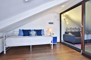 3 habitaciones, tabla de planchar con plancha, wifi y ropa de cama 