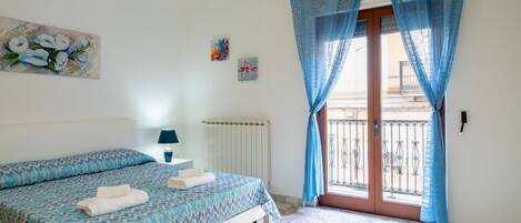 2 chambres, fer et planche Ă repasser, Wi-Fi, literie fournie