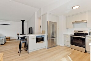 Refrigerador, microondas, horno, placa de cocina