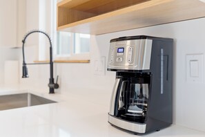 Interior - Cozy 3BR Retreat in Midtown Bend (Bend)