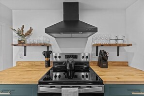 Kühlschrank, Ofen, Herdplatte, Geschirrspüler