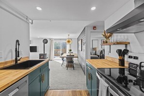 Kühlschrank, Ofen, Herdplatte, Geschirrspüler