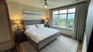 2 bedrooms, iron/ironing board, WiFi, bed sheets - Gorgeous NEW Trapp Villa: Mountain View, Pool&More (Stowe)