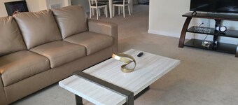 Charming 3-bedroom townhome in Midlothian with WiFi, TV and AC