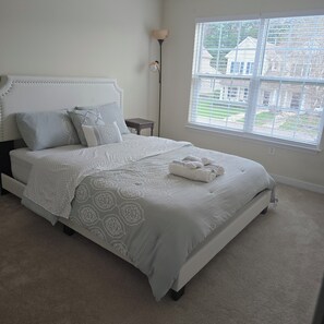 3 bedrooms, iron/ironing board, WiFi, bed sheets