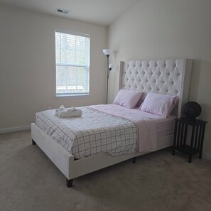 3 bedrooms, iron/ironing board, WiFi, bed sheets