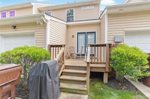 Charming 3-bedroom townhome in Midlothian with WiFi, TV and AC