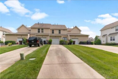 Charming 3-bedroom townhome in Midlothian with WiFi, TV and AC