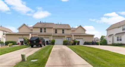 Charming 3-bedroom townhome in Midlothian with WiFi, TV and AC