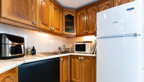 Réfrigérateur, micro-ondes, four, lave-vaisselle