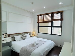 2 bedrooms, in-room safe, desk, iron/ironing board