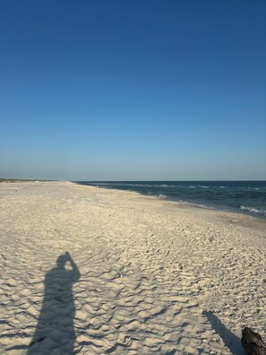 Beach nearby, sun loungers, beach towels - Look for our listing on another site that starts with Air, the rates are better (Gulf Shores)