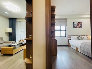 2 habitaciones, escritorio, tabla de planchar con plancha y wifi 