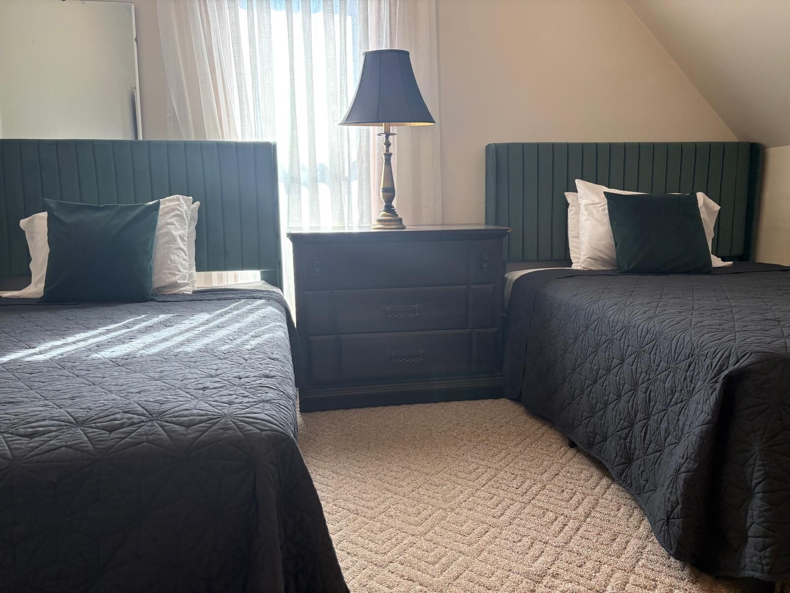 1 chambre, bureau, fer et planche à repasser, Wi-Fi