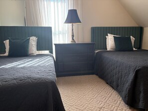 1 bedroom, desk, iron/ironing board, WiFi - Vintage Villa In Laurel, NE (Laurel)