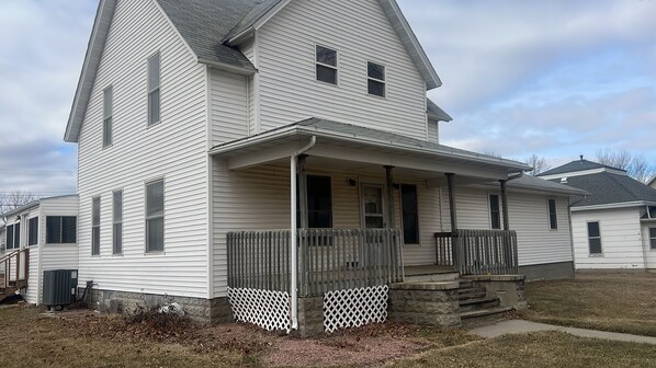 Exterior - Vintage Villa In Laurel, NE (Laurel)