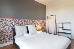 4 bedrooms, iron/ironing board, WiFi, bed sheets - Le Super 8 - Free Parking, Balcony, 100m²,Wi-Fi (Angers)