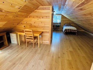 3 bedrooms, in-room safe, desk, free WiFi