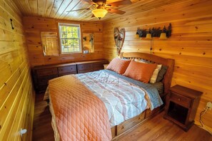 3 bedrooms, in-room safe, desk, free WiFi