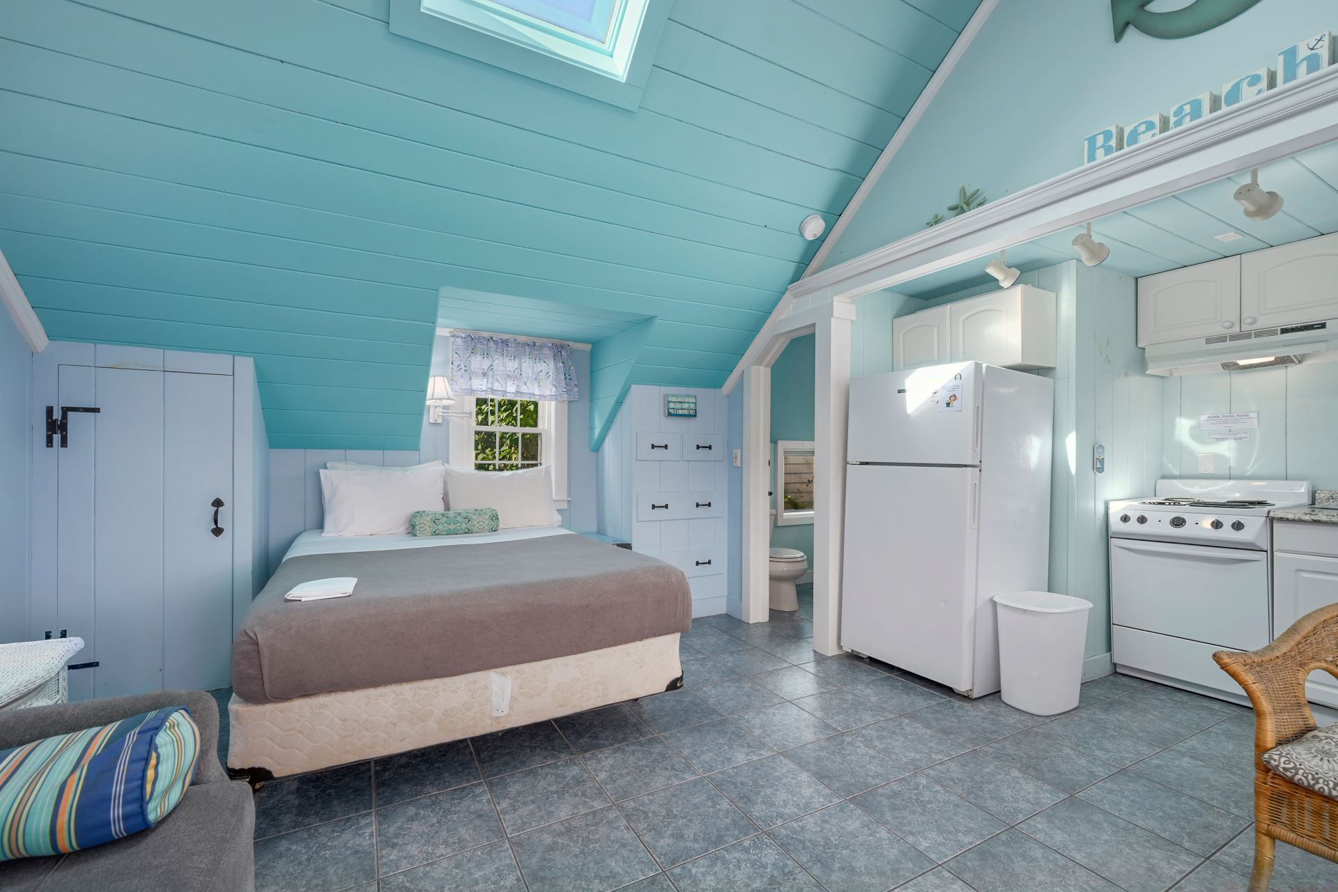 Free WiFi, bed sheets
