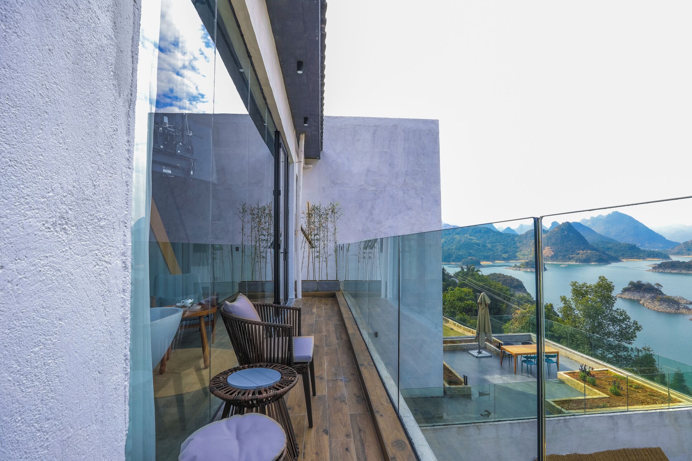 舒适双床房, 阳台, 湖景 | 熨斗/熨衣板、免费 WiFi