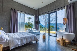 Classic Double Room, Garden View | Iron/ironing board, free WiFi