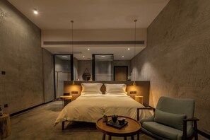 Iron/ironing board, free WiFi