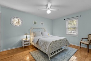 3 bedrooms, desk, iron/ironing board, free WiFi